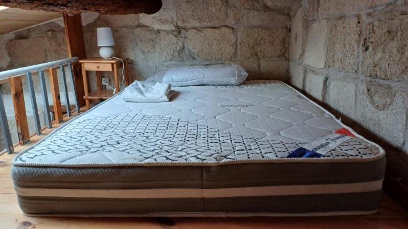 Appartement Chaleureux Dans Une Maison En Pierre Mireval Luaran gambar