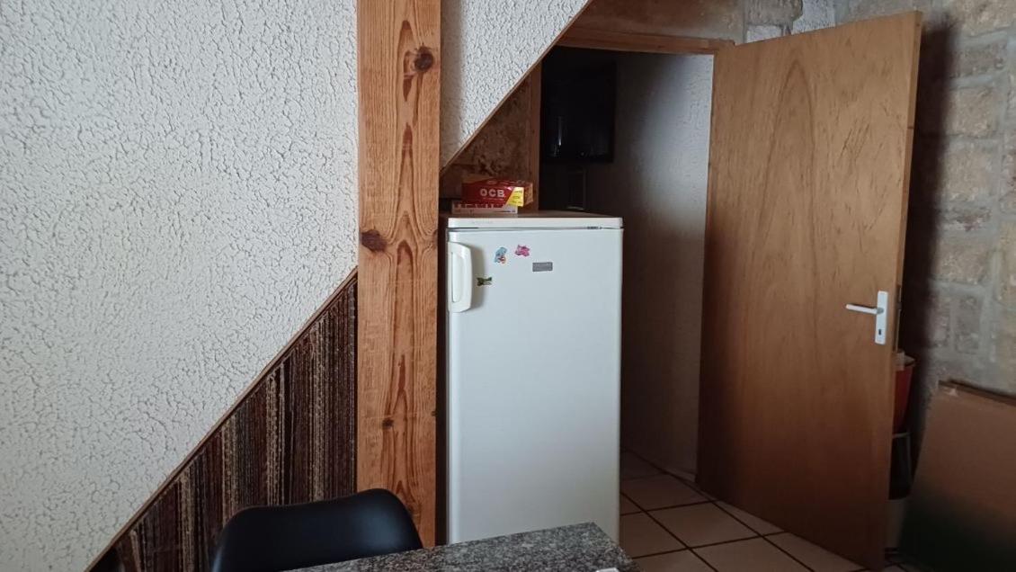 Appartement Chaleureux Dans Une Maison En Pierre Mireval Luaran gambar