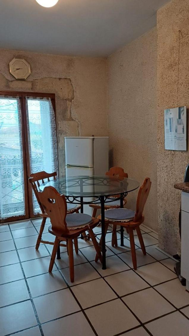 Appartement Chaleureux Dans Une Maison En Pierre Mireval Luaran gambar