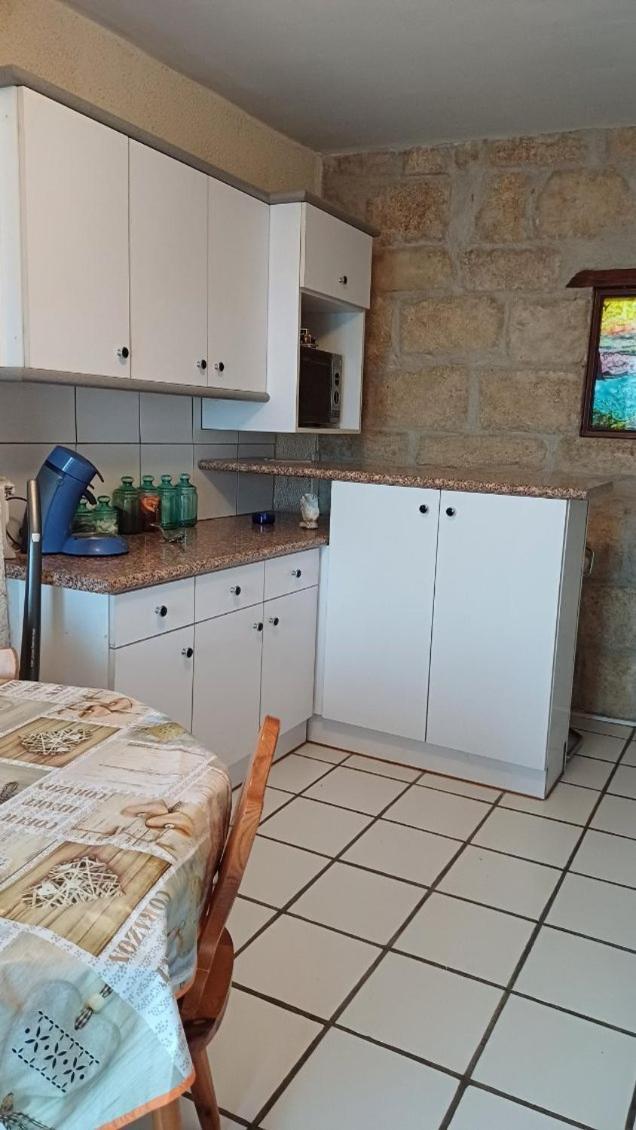 Appartement Chaleureux Dans Une Maison En Pierre Mireval Luaran gambar