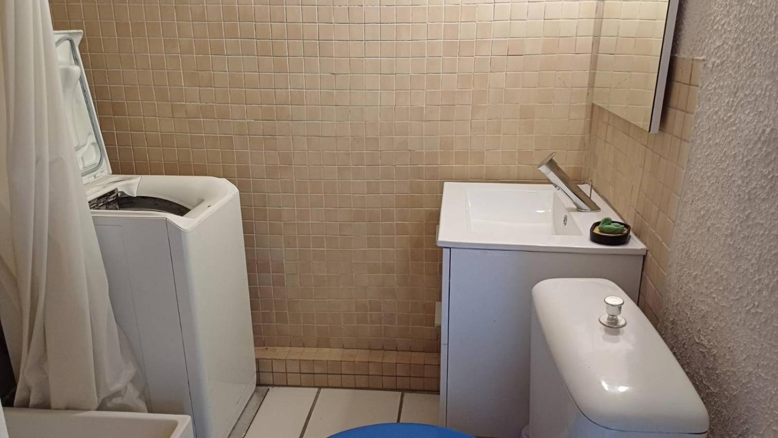 Appartement Chaleureux Dans Une Maison En Pierre Mireval Luaran gambar